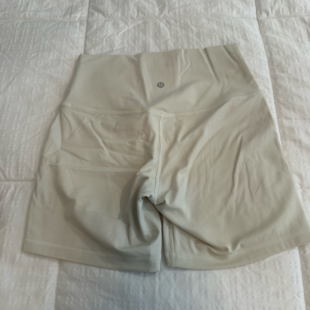 NWOT Lululemon high rise align shorts size 8 - Picture 4 of 5